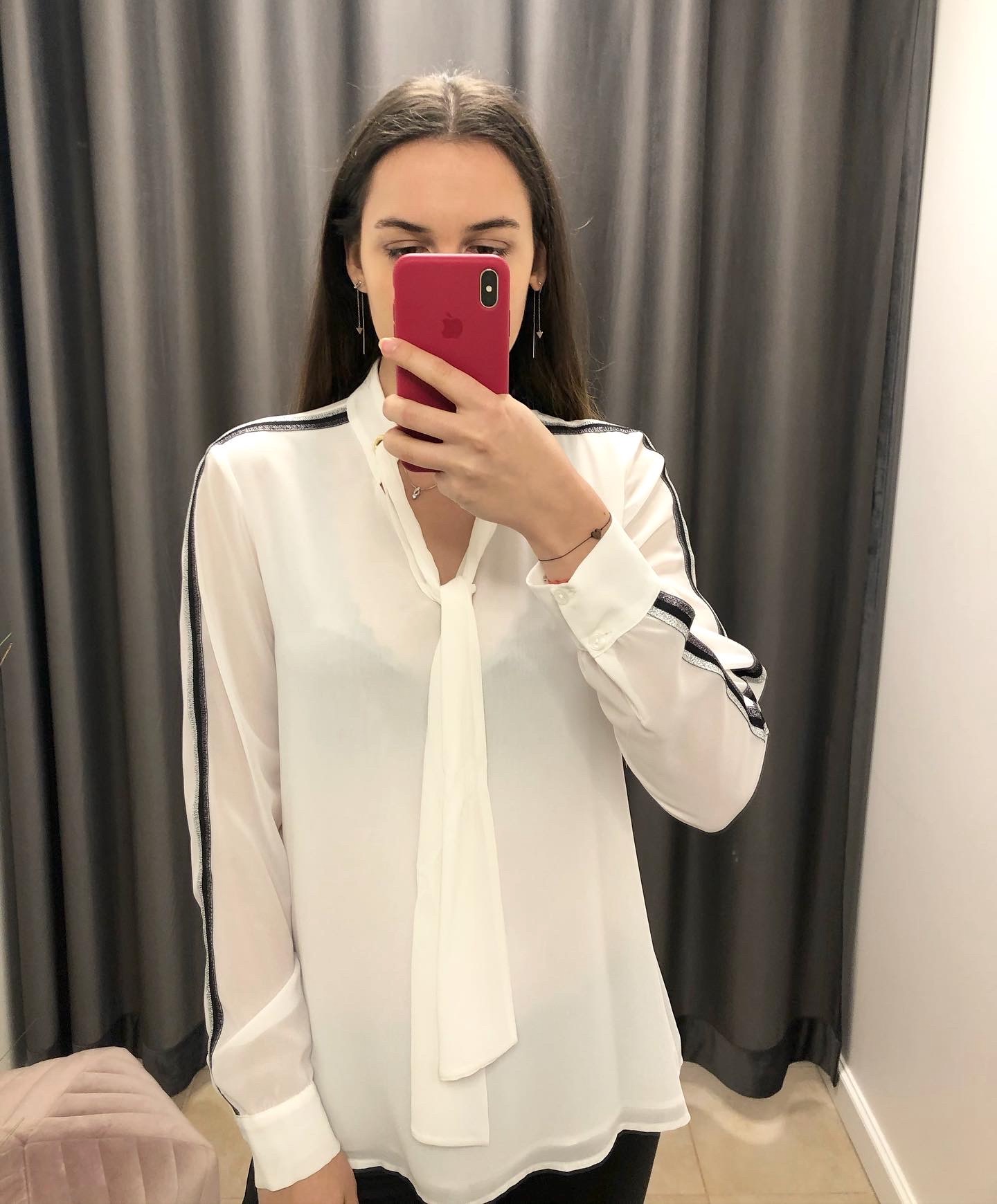 Elegancka biała koszula z wiązaniem