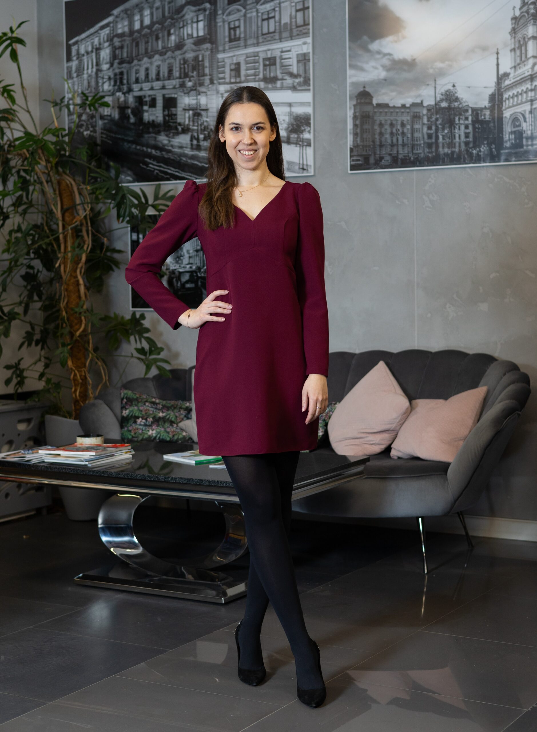 Sukienka Emma rosa z rękawem - bordowa - obrazek 6